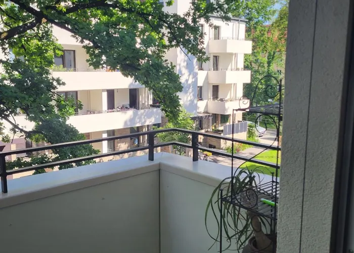 Newsuite-englischen Garten 2 & Privat Parking Appartement München