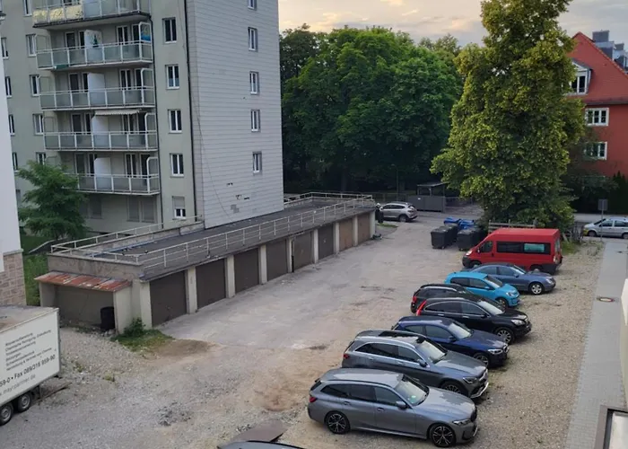 Newsuite-englischen Garten 2 & Privat Parking Appartement München
